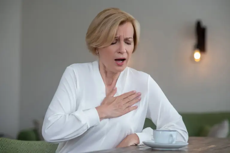 Warum kein Natron bei Sodbrennen? Es verursacht Magenbrennen und Überlkeit